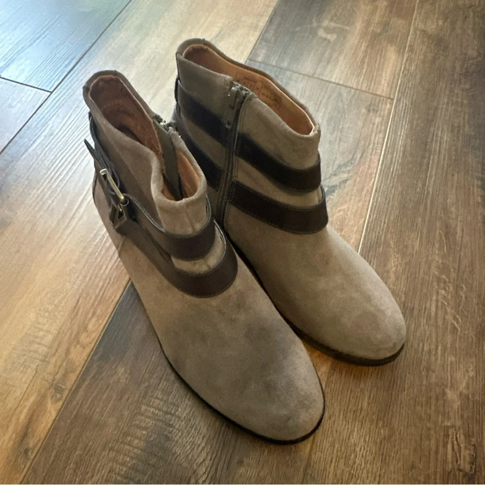 Vionic Hope Mana Suede Ankle Booties Size 7.5 Orthoheel Weather Repellent Greige